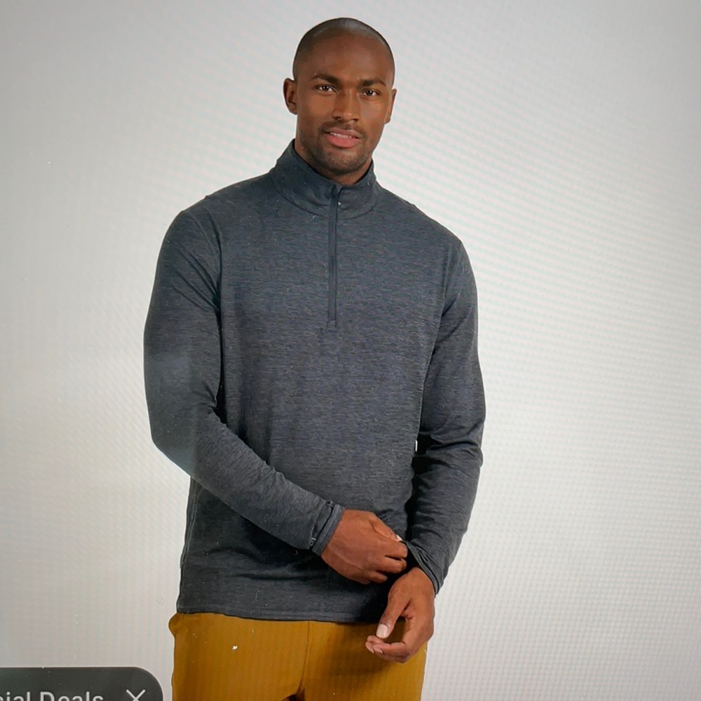Vuori Men’s half zip pullover